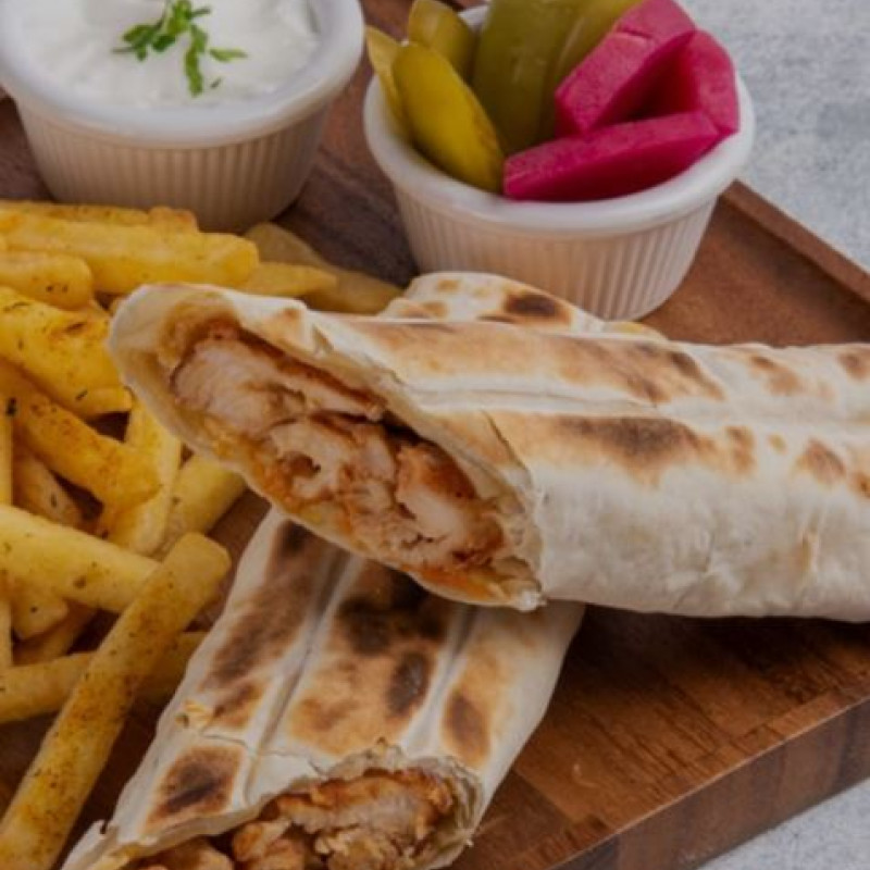 طاووق سندويش وجبة