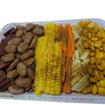 Mixed plate (corn, beetroot, beans, lemon, carrots...)