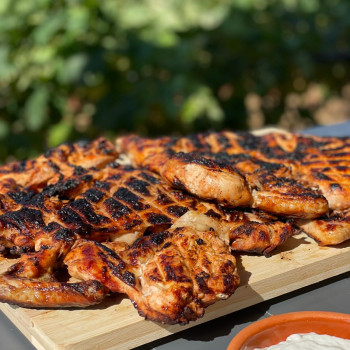 Whole Charcoal-Grilled Chicken With Garlic And Pickles , Without Potatoes/Rice