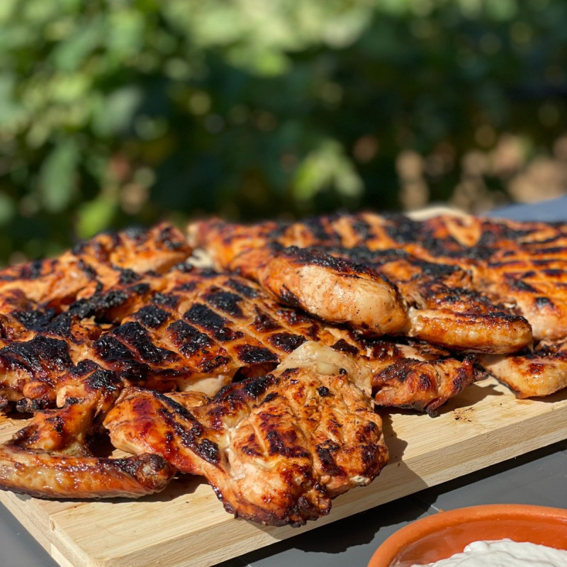 Whole Charcoal-Grilled Chicken With Garlic And Pickles , Without Potatoes/Rice